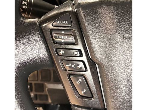 Used 2025 Nissan Frontier SV image 25