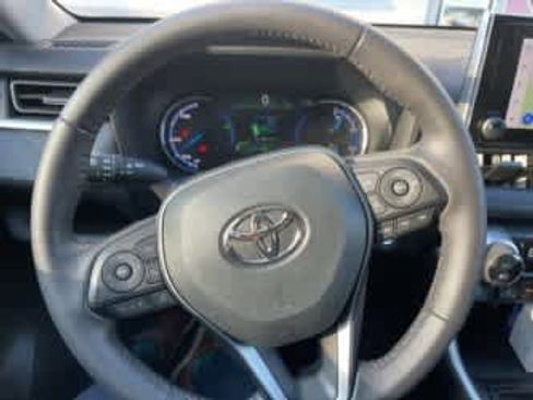 Used 2023 Toyota RAV4 XLE Premium image 23