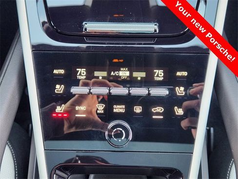 Used 2024 Porsche Cayenne image 16