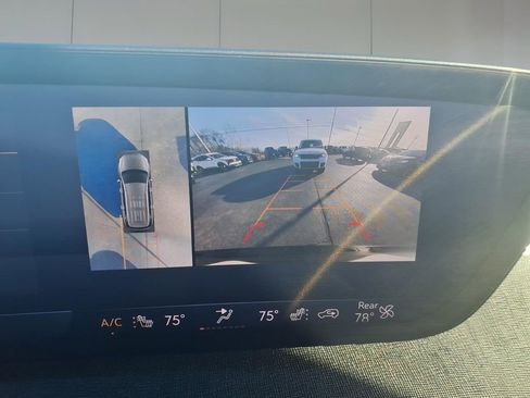 Used 2025 Buick Enclave Preferred image 22