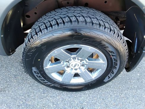 Used 2013 Nissan Titan SV w/ SV Value Truck Pkg image 20