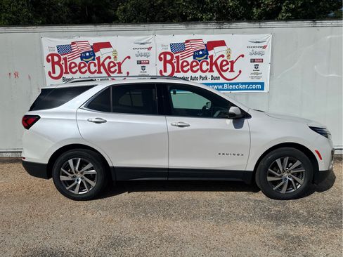 Used 2023 Chevrolet Equinox Premier FWD image 2