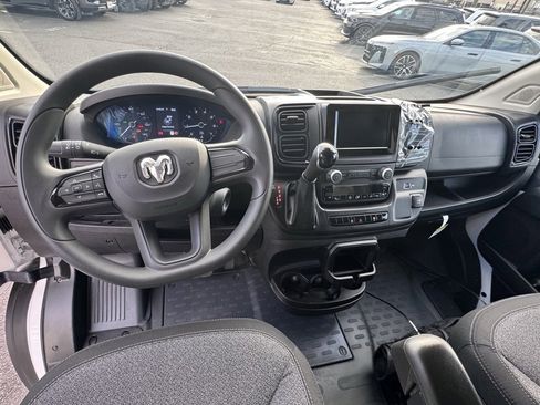 Used 2025 RAM ProMaster 2500 w/ Storage Group image 14