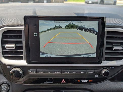 Used 2022 Hyundai Venue Limited image 26