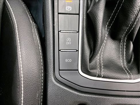 Used 2024 Volkswagen Jetta SE image 33