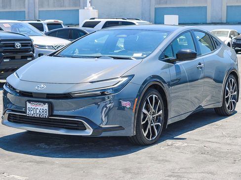 Used 2024 Toyota Prius Prime FWD image 3