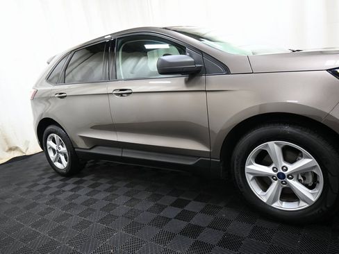 Used 2019 Ford Edge SE image 15