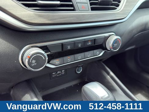 Used 2025 Nissan Altima 2.5 SV AWD/4WD image 14