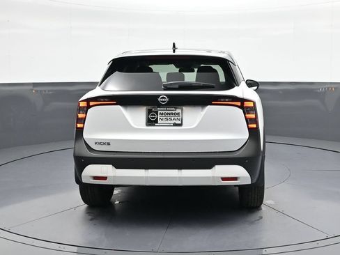Certified 2025 Nissan Kicks SV FWD image 8