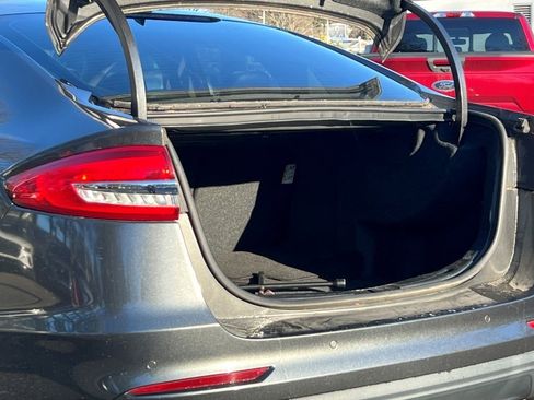 Used 2020 Ford Fusion SE w/ Equipment Group 151A image 11