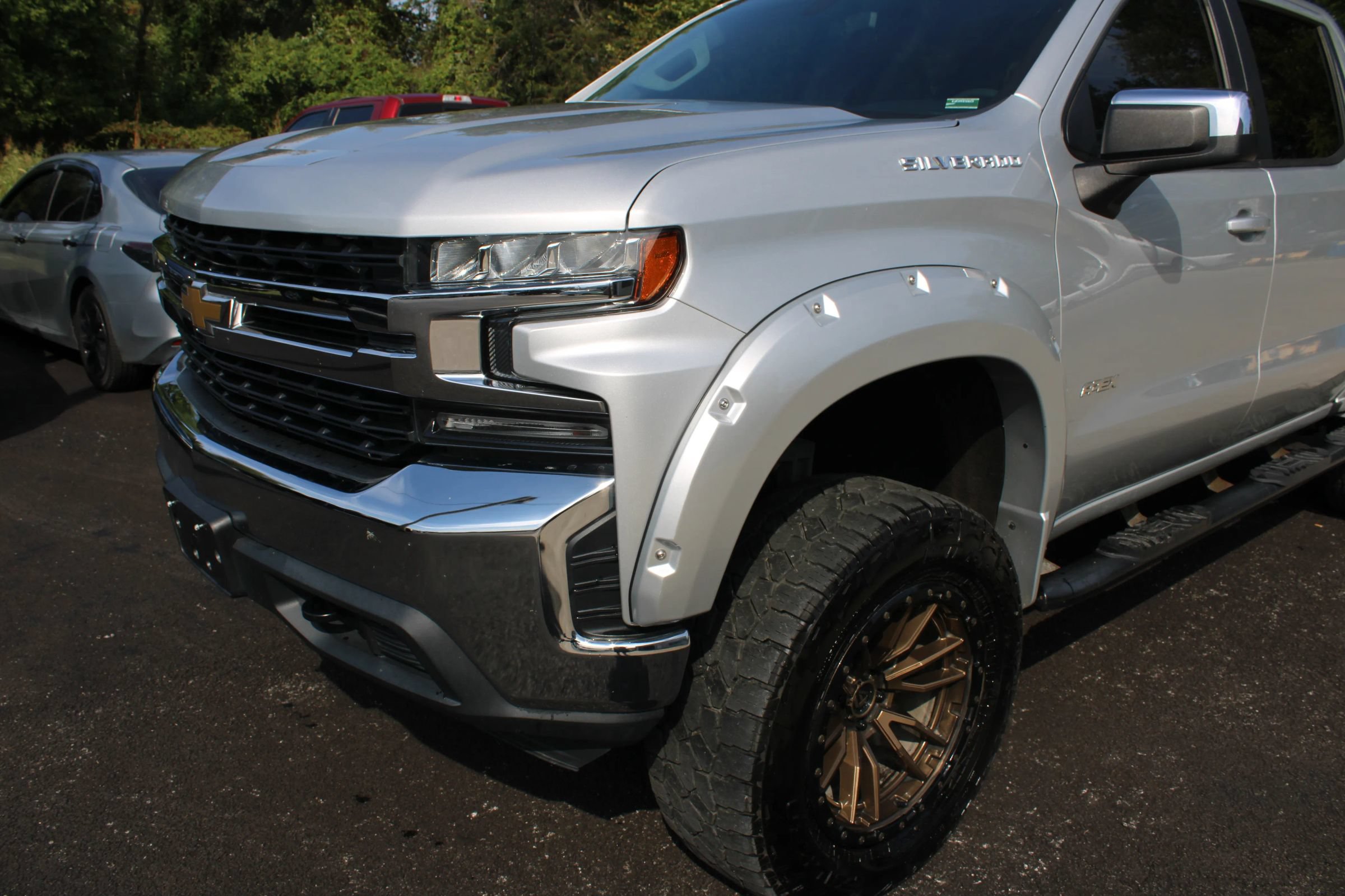 Used 2020 Chevrolet Silverado 1500 LT AWD/4WD image 3