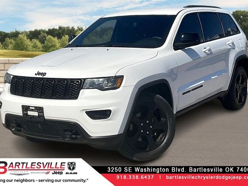 Used 2019 Jeep Grand Cherokee Laredo image 1