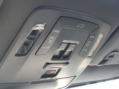 Used 2024 Toyota Sienna XSE w/ XSE Plus Package FWD image 28