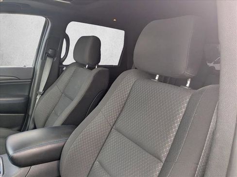 Used 2019 Jeep Grand Cherokee Laredo image 14