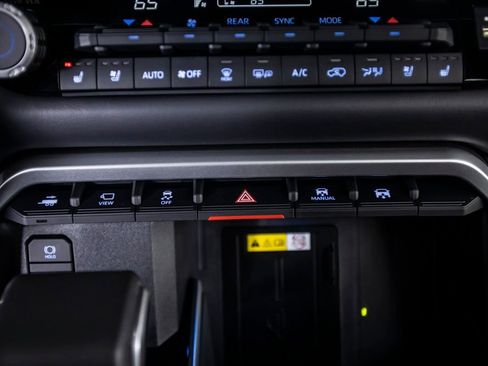 Used 2024 Toyota Sequoia Platinum image 31