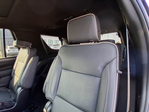 Used 2023 GMC Yukon SLT w/ SLT Luxury Package image 11