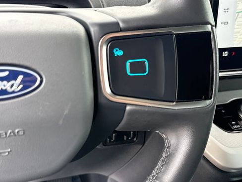Used 2025 Ford Expedition Active RWD image 17