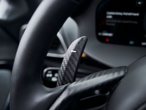 Used 2025 McLaren Artura image 52