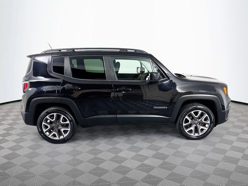 Used 2016 Jeep Renegade Latitude w/ Popular Equipment Group AWD/4WD image 8