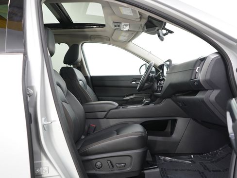 Used 2023 Nissan Pathfinder SL w/ SL Premium Package image 10