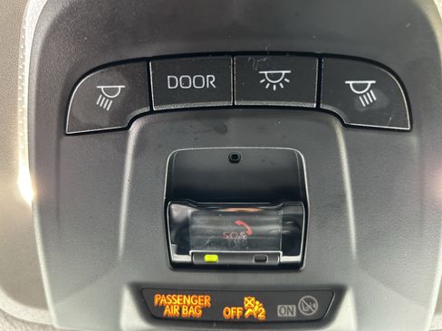 Used 2025 Toyota Corolla Cross XLE FWD image 36
