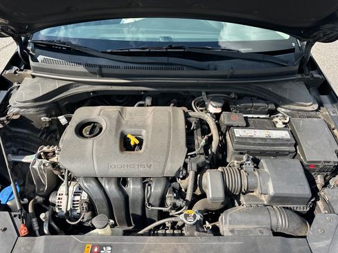 Used 2020 Hyundai Elantra Value Edition FWD image 19