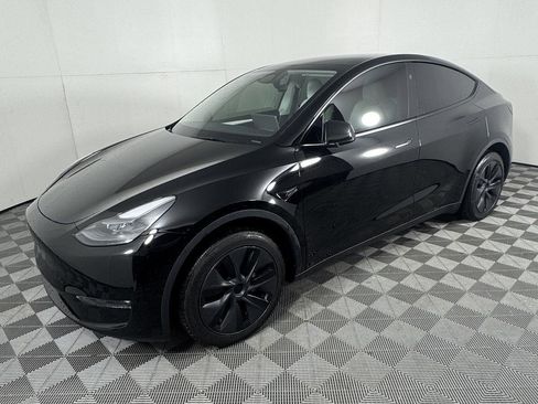 Used 2025 Tesla Model Y Long Range AWD/4WD image 1