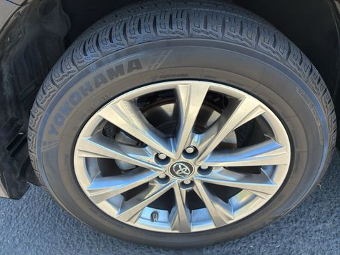 Used 2018 Toyota RAV4 Limited w/ Advanced Technology Package AWD/4WD image 11