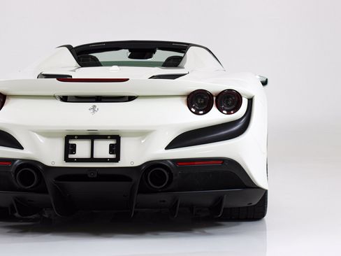 Used 2022 Ferrari F8 Tributo RWD image 30