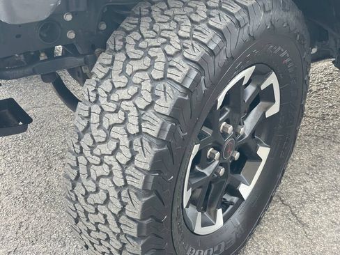 Used 2025 Jeep Wrangler Unlimited Rubicon AWD/4WD image 36