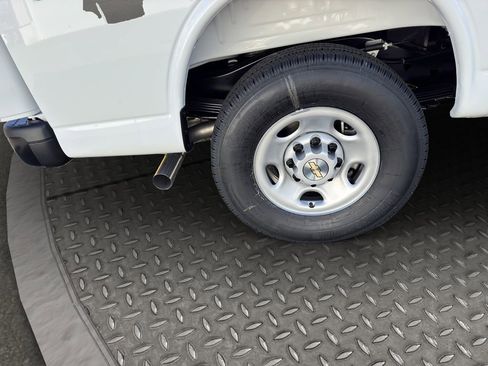 New 2025 Chevrolet Express 3500 w/ Driver Convenience Package image 23
