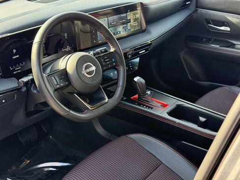 Used 2025 Nissan Kicks SR image 9