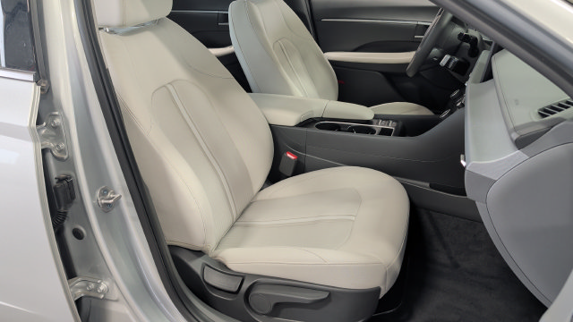 Certified 2025 Hyundai Sonata SEL AWD/4WD image 24