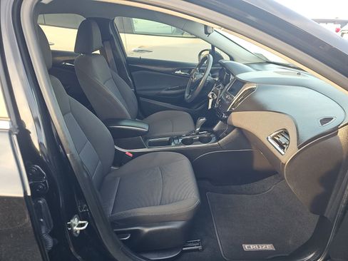 Used 2019 Chevrolet Cruze LT image 9