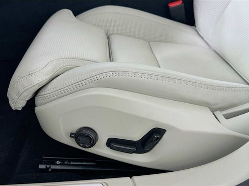 Used 2025 Volvo V60 B5 Cross Country Ultra w/ Climate Package image 17