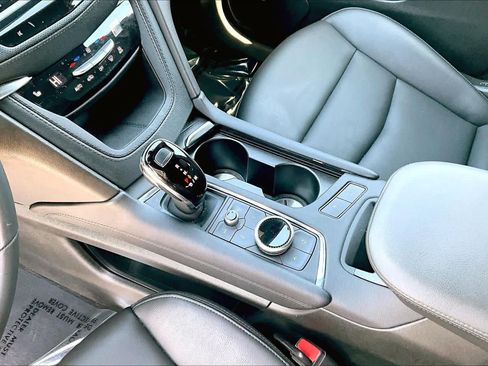 Used 2024 Cadillac XT6 Luxury FWD image 16
