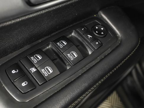 Used 2018 Chrysler Pacifica Limited w/ S Appearance Package image 37