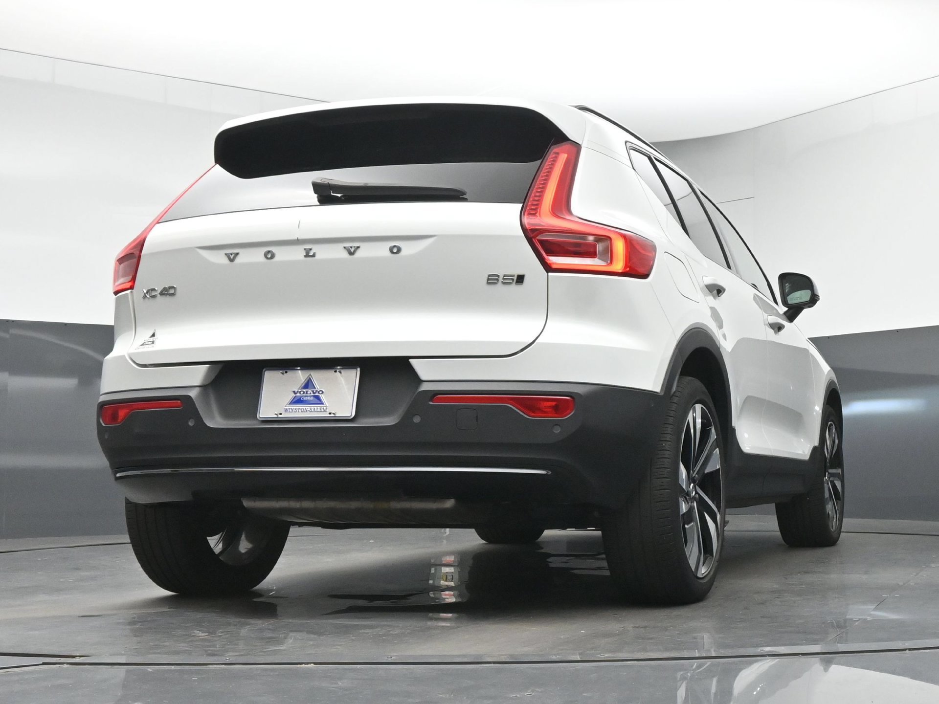 Used 2024 Volvo XC40 B5 Ultimate w/ Protection Package Premier AWD/4WD image 16
