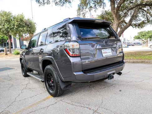 Used 2022 Toyota 4Runner SR5 Premium w/ Moonroof Package RWD image 9