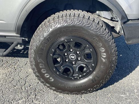 Used 2022 Ford Bronco Wildtrak image 9