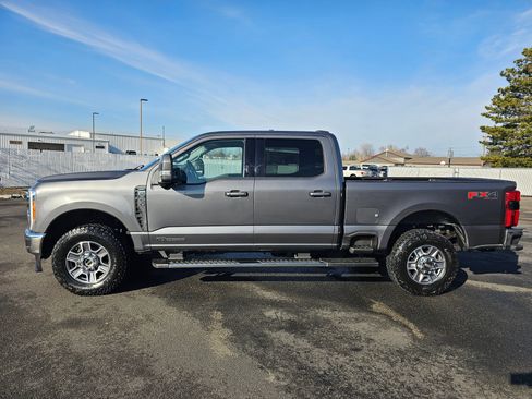 Used 2023 Ford F350 Lariat image 3