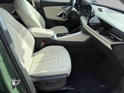 Certified 2025 Audi Q5 Premium w/ Convenience Package image 9