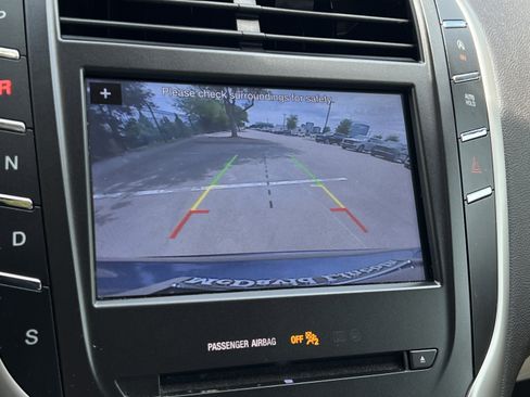 Used 2018 Lincoln MKC Select w/ Select Plus Package FWD image 17