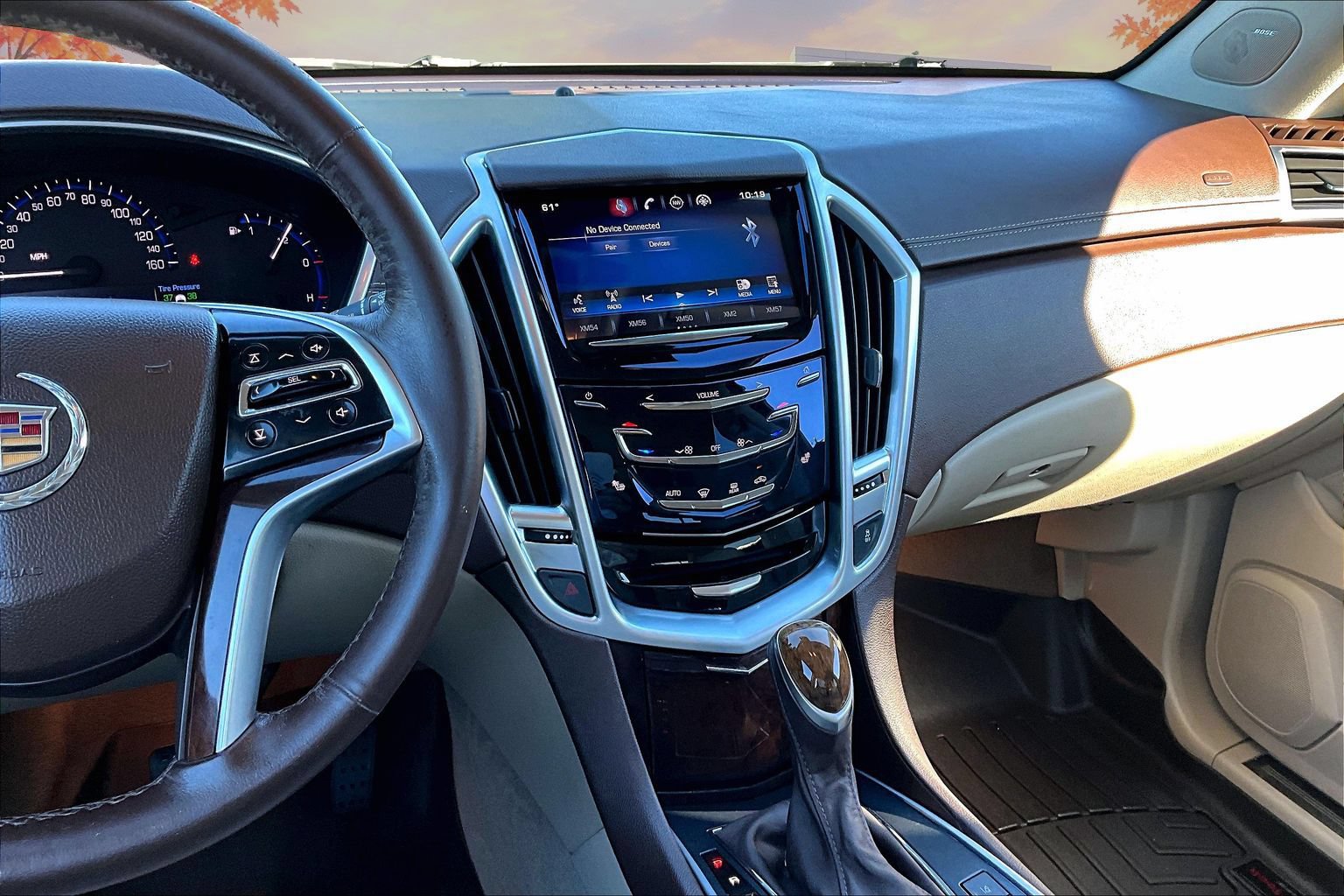 Used 2015 Cadillac SRX Luxury w/ Driver Awareness Package FWD image 9