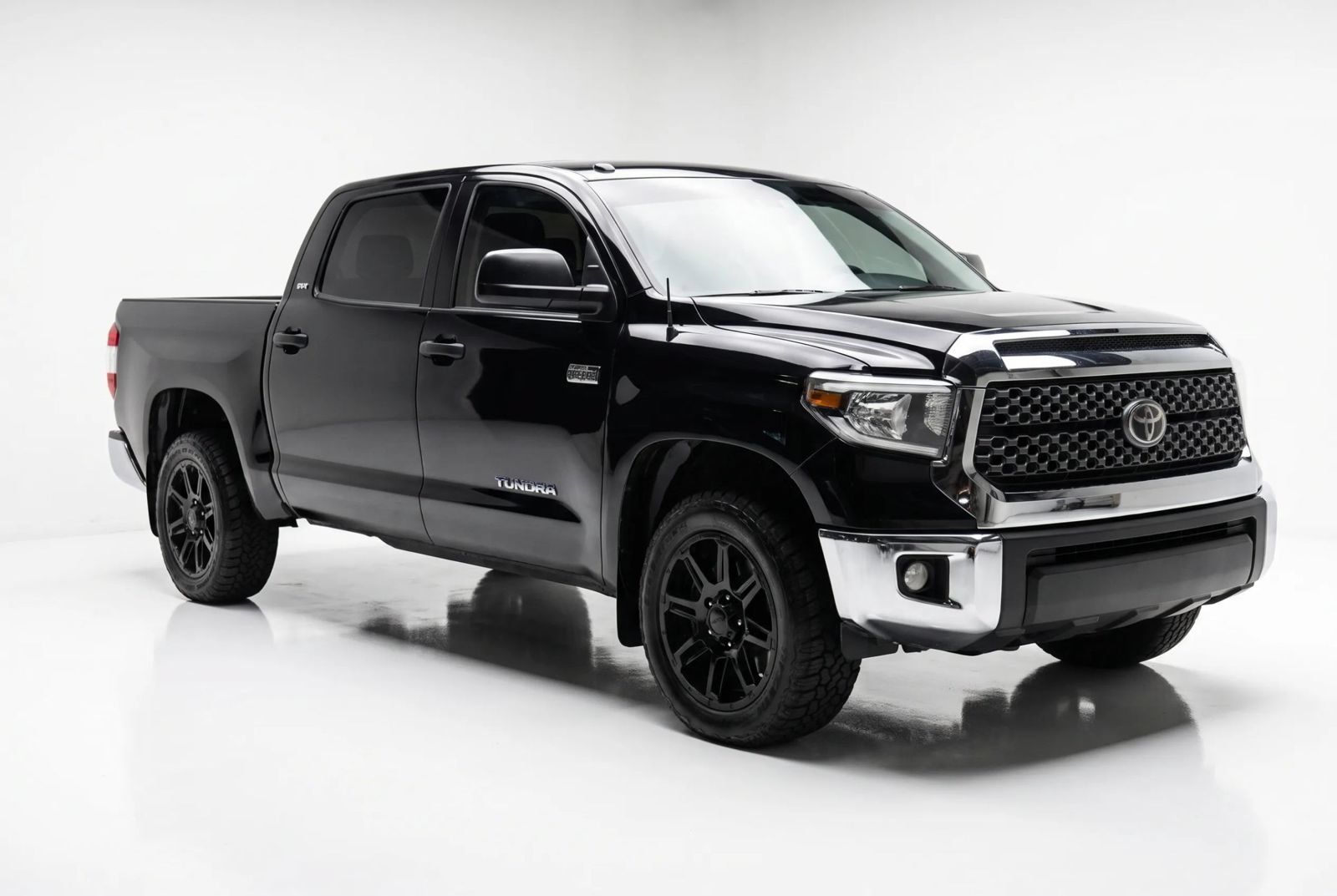 Used 2019 Toyota Tundra SR5 w/ SR5 Upgrade Package AWD/4WD image 1