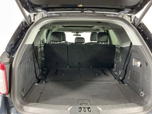 Used 2022 Ford Explorer XLT w/ Equipment Group 202A AWD/4WD image 31