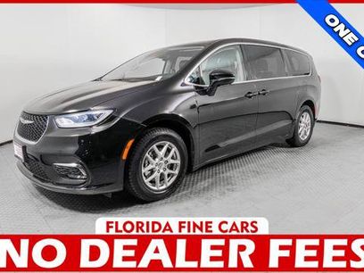 Used 2024 Chrysler Pacifica Touring-L