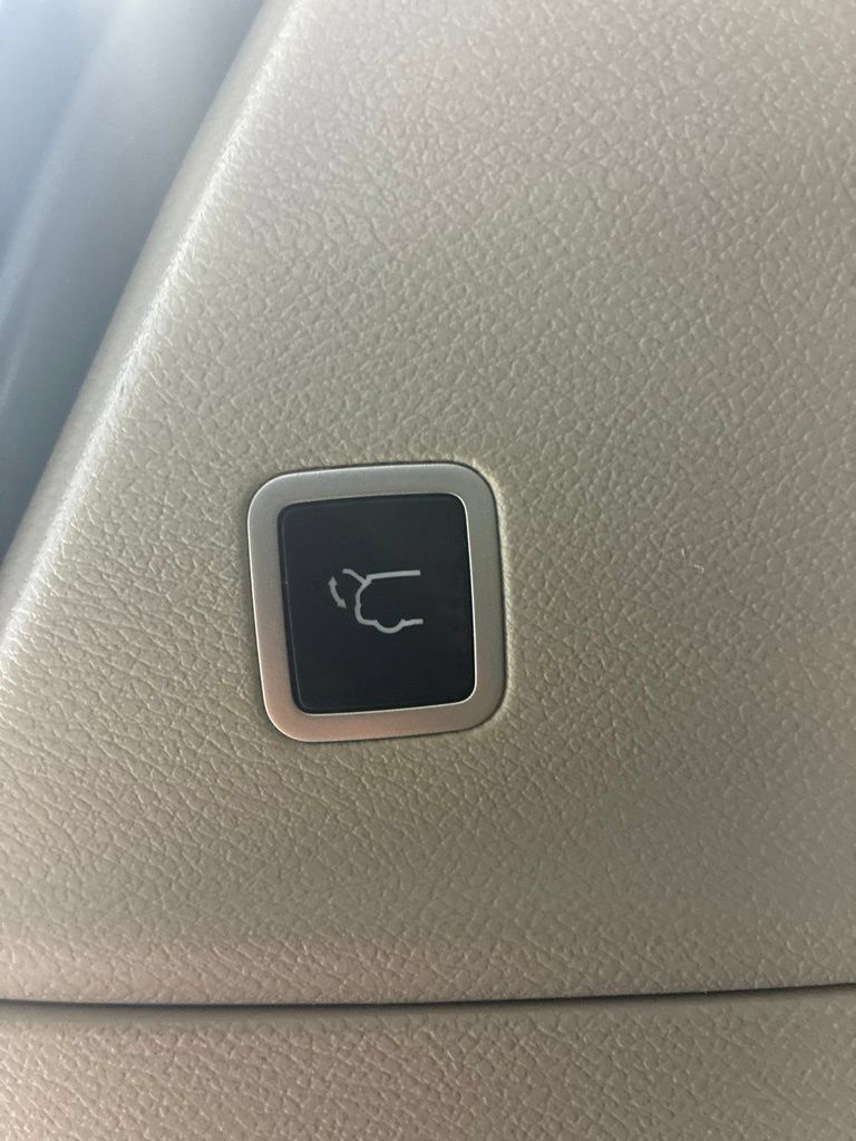 Used 2023 Chrysler Pacifica Limited FWD image 37