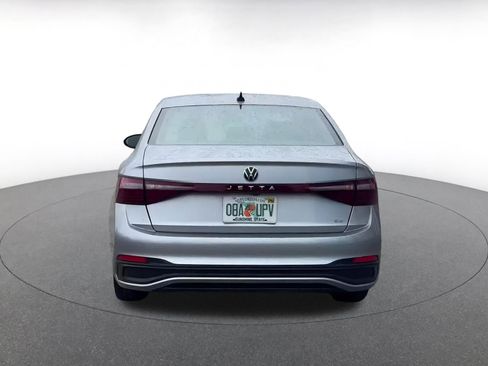Used 2025 Volkswagen Jetta SE image 12