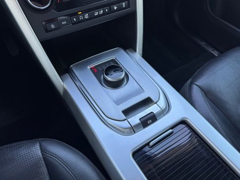 Used 2019 Land Rover Discovery Sport SE image 20